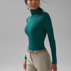 White house black market Long sleeve ribbed turtleneck Emerald green sz medium